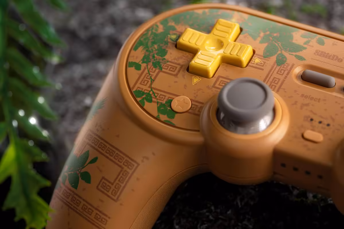 8BitDo Tomb Raider : deux manettes anniversaire équipées de sticks TMR
