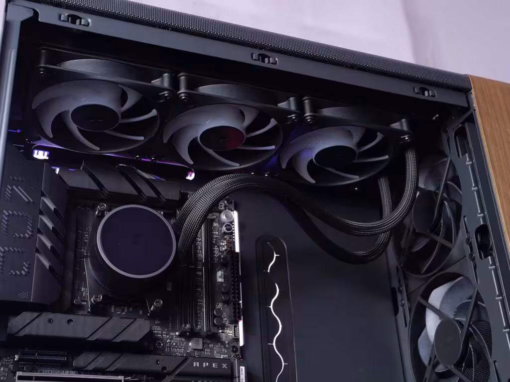 Test Fractal Radius 360 RGB : un AIO 360 mm sobre, efficace et sans logiciel à installer 14 Fractal Radius 360 RGB installation 01