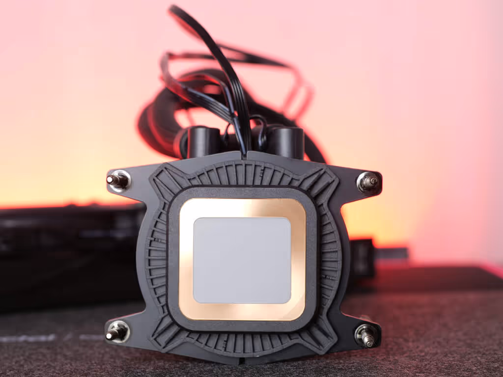 Test Fractal Radius 360 RGB : un AIO 360 mm sobre, efficace et sans logiciel à installer 10 Fractal Radius 360 RGB plaque foide c1100