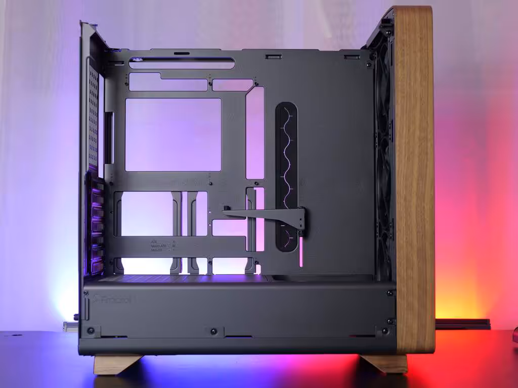 Test du Fractal Design Summit Black TG Light Tint, le boîtier qui joue la carte du bois 24 Fractal summit black Top Bracket free