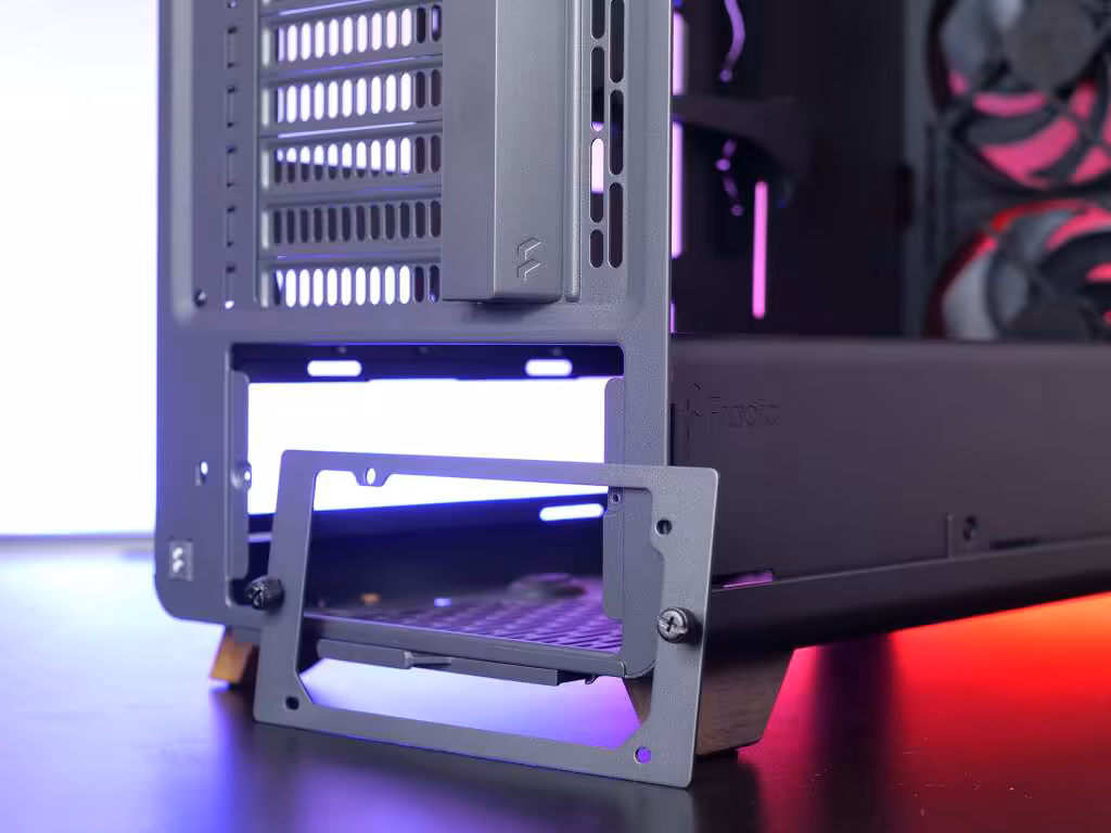 Test du Fractal Design Summit Black TG Light Tint, le boîtier qui joue la carte du bois 25 Fractal summit black berceau amovible alim