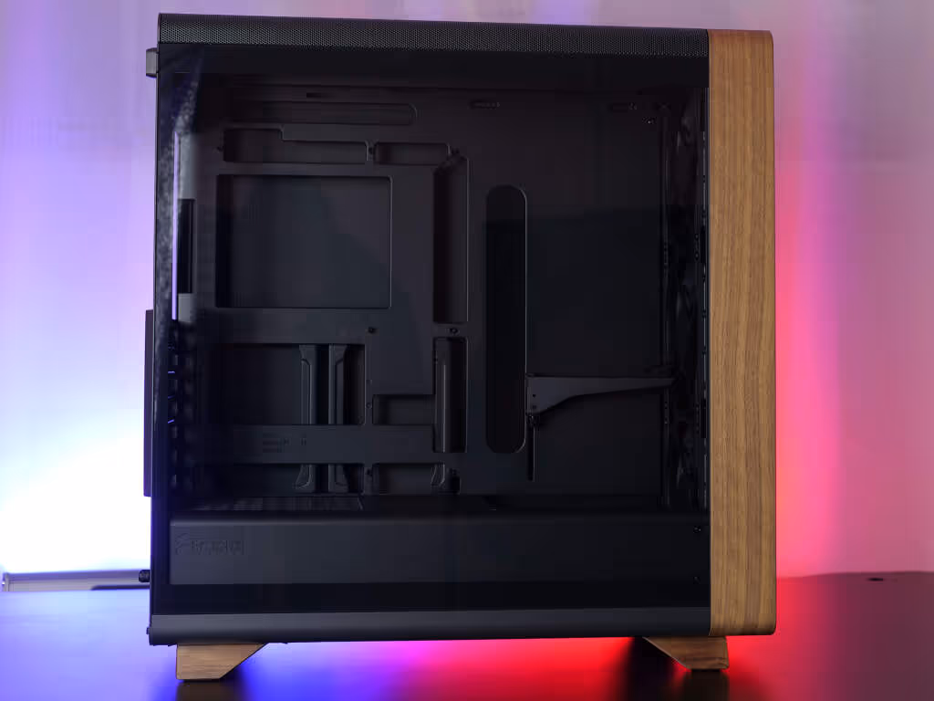Test du Fractal Design Summit Black TG Light Tint, le boîtier qui joue la carte du bois 5 Fractal summit black bois 02