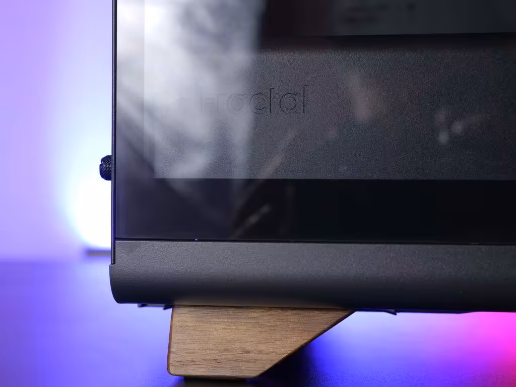 Test du Fractal Design Summit Black TG Light Tint, le boîtier qui joue la carte du bois 7 Fractal summit black bois 03