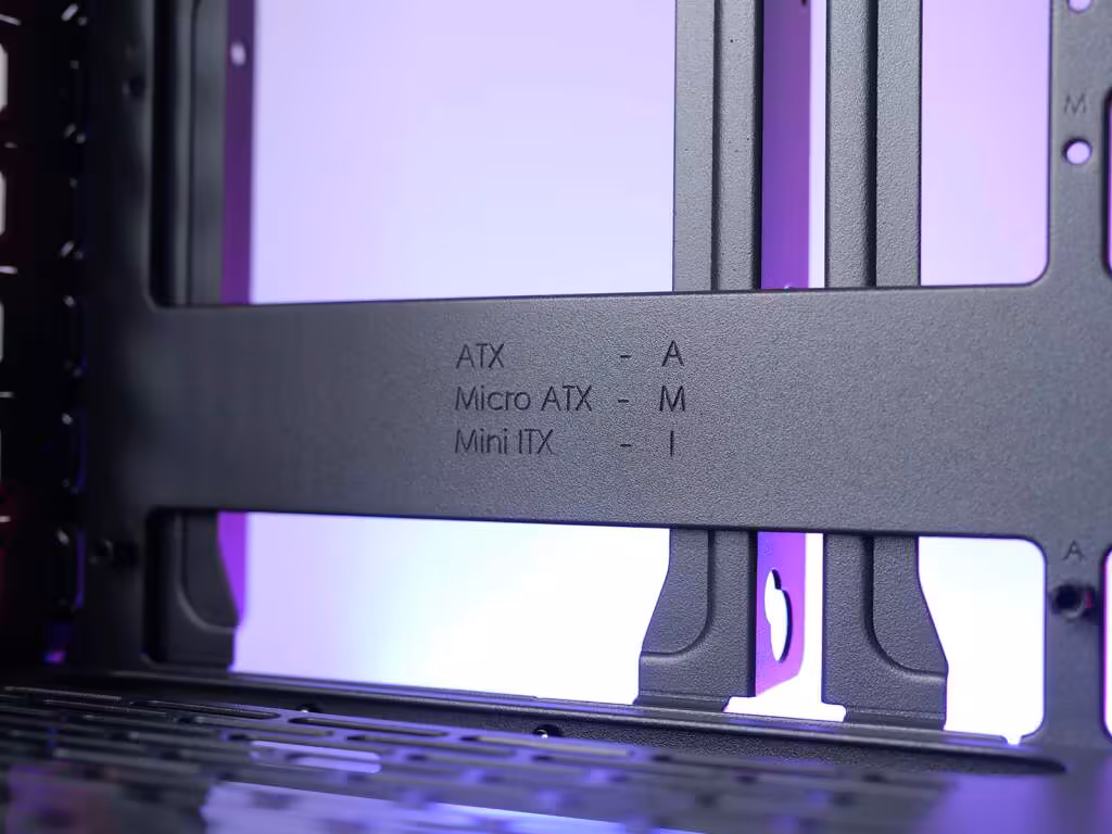 Test du Fractal Design Summit Black TG Light Tint, le boîtier qui joue la carte du bois 21 Fractal summit black carte mere compatibilité