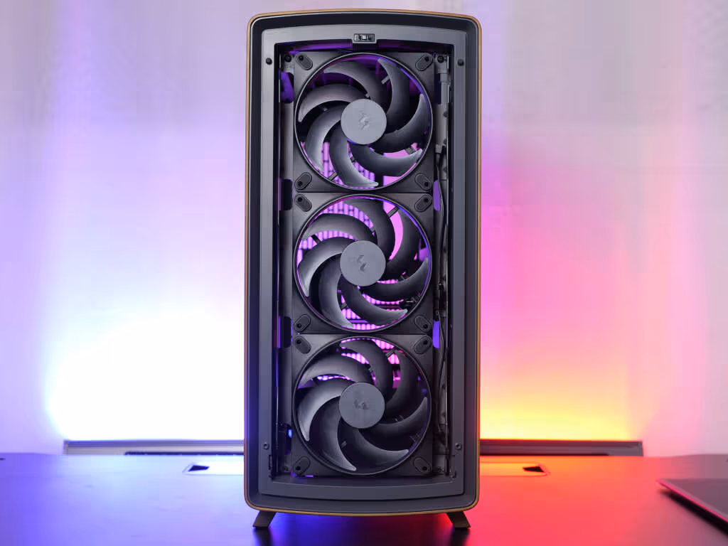 Test du Fractal Design Summit Black TG Light Tint, le boîtier qui joue la carte du bois 16 Fractal summit black façade