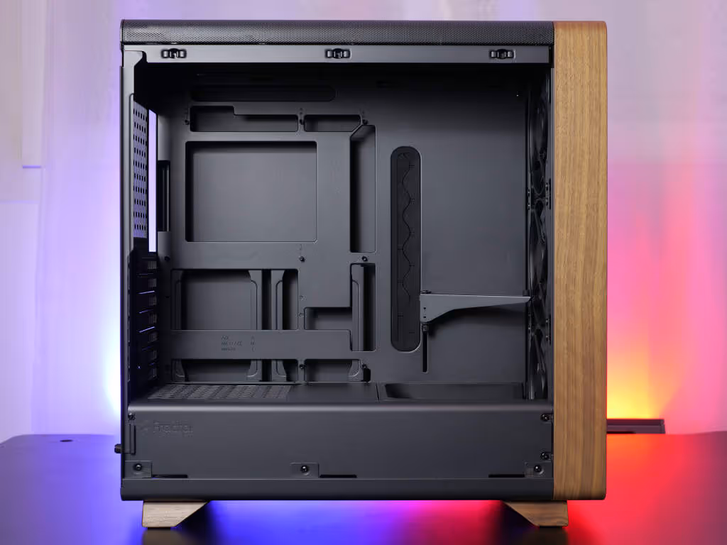 Test du Fractal Design Summit Black TG Light Tint, le boîtier qui joue la carte du bois 18 Fractal summit black int 01