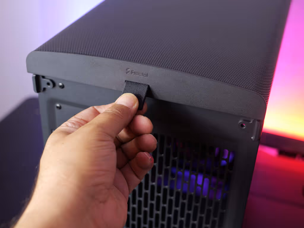 Test du Fractal Design Summit Black TG Light Tint, le boîtier qui joue la carte du bois 10 Fractal summit black top 01