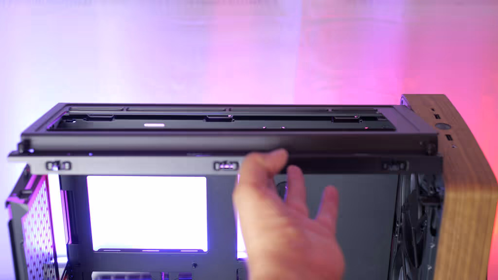 Test du Fractal Design Summit Black TG Light Tint, le boîtier qui joue la carte du bois 23 Fractal summit black top 03