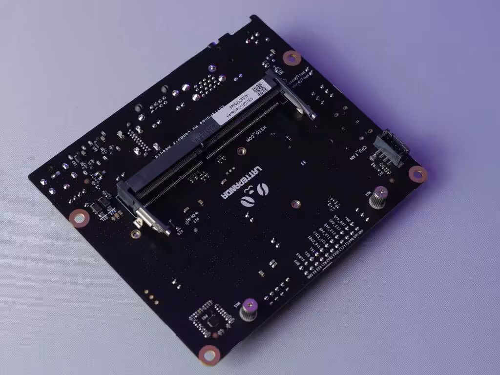 LattePanda Mu Ultra : son NPU est 3,8 fois plus rapide que le processeur et ne bride jamais 8 LattePanda Mini Carrier 03