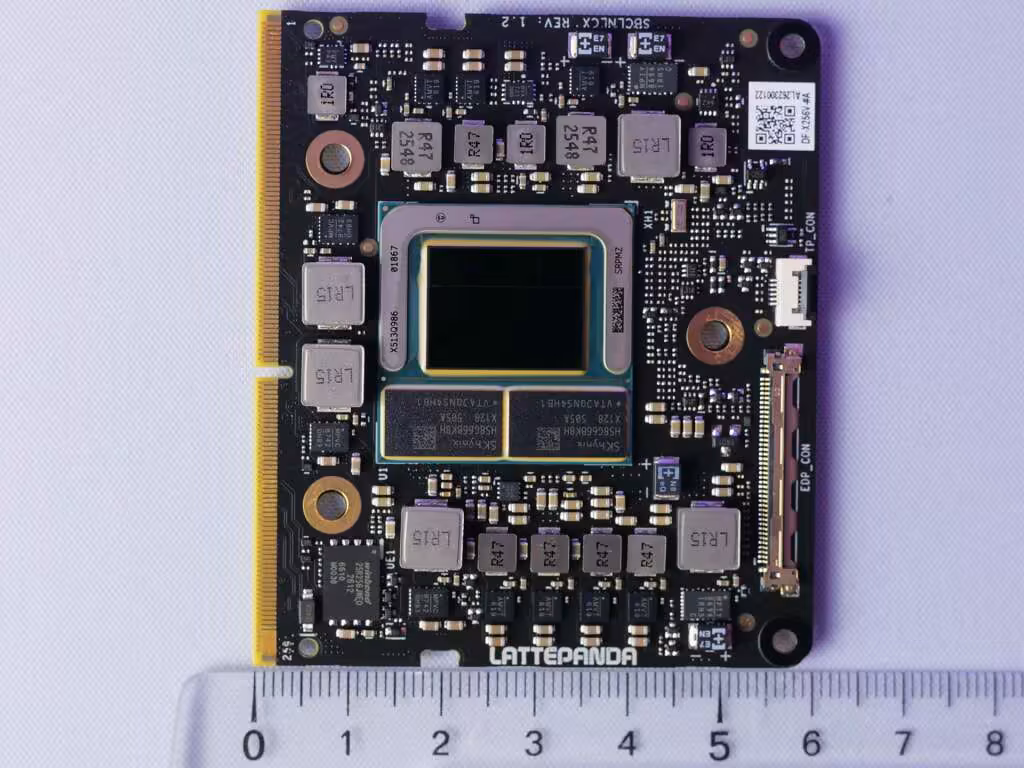 LattePanda Mu Ultra : son NPU est 3,8 fois plus rapide que le processeur et ne bride jamais 5 Mu Ultra 7 256v LattePanda dim 02