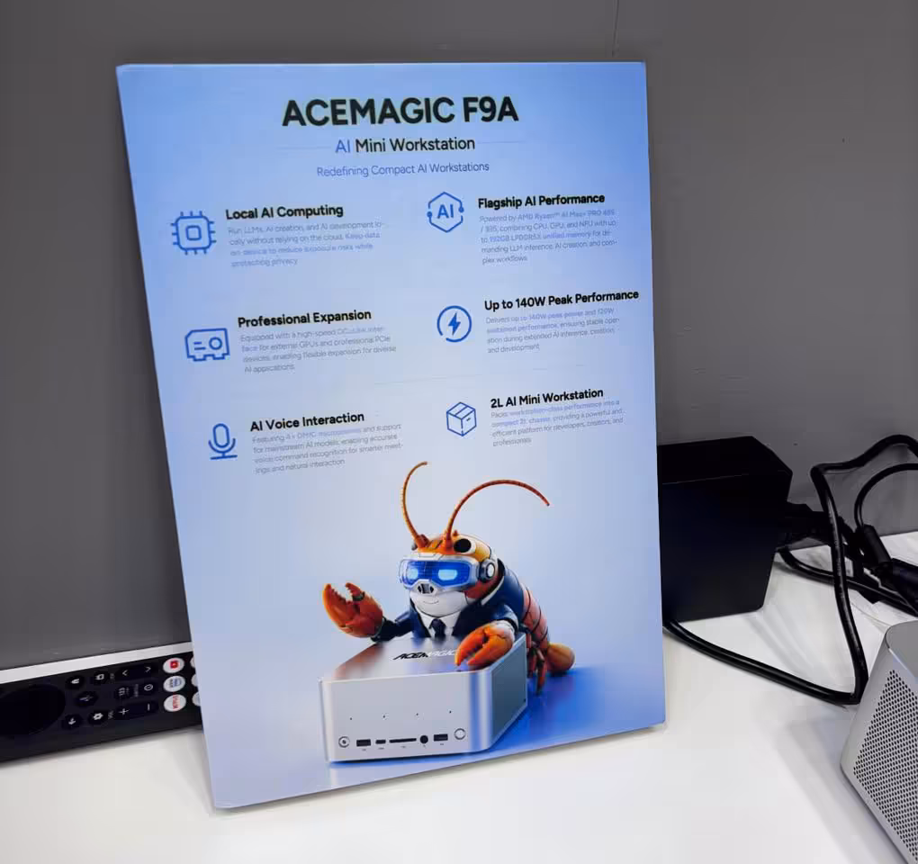 Acemagic F9A, une mini-station IA sous Ryzen AI Max+ PRO 495 dévoilée à l’IFA 2026 8 Packaging ACEMAGIC F9A AI Mini Workstation, avec illustration robot et mentions AI.