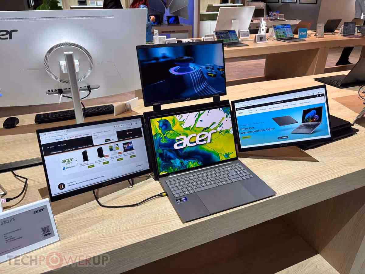 Acer PD163Q P3 : un moniteur portable triple écran de 15,6 pouces vu à l’IFA 2026 2 Configuration Acer avec moniteur portable triple écran, ordinateur portable et écran externe sur table d’exposition