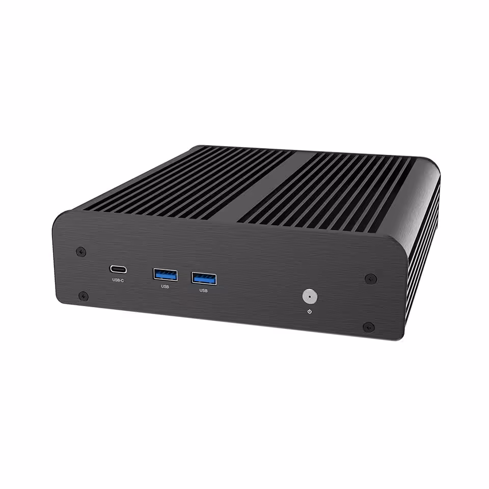 Boîtier fanless Akasa Newton N16 noir, vue avant avec ports USB-C, USB-A et bouton power