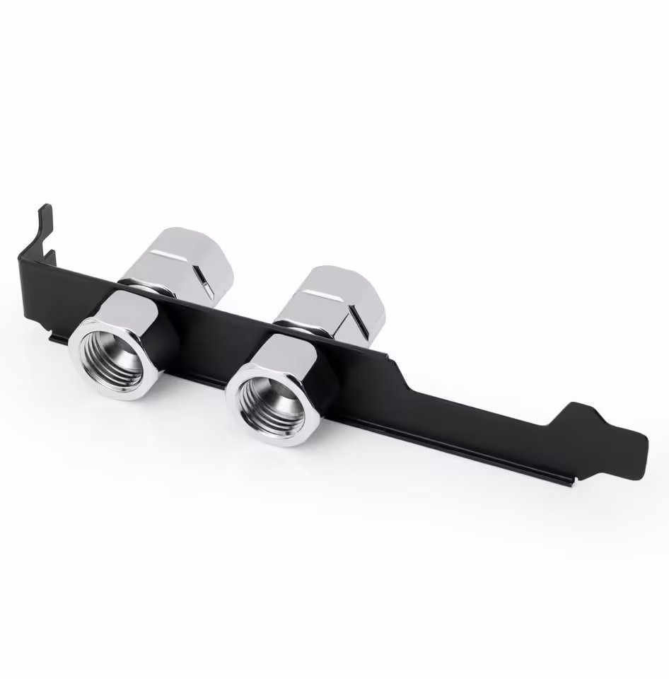 Alphacool ES PCIe Slot Bracket, une équerre pour relier le watercooling externe au PC 3 Alphacool ES PCIe Slot Bracket isolée sur fond blanc, vue arrière avec deux raccords.