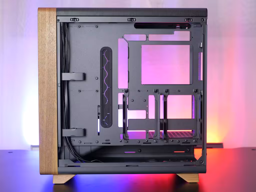 Test du Fractal Design Summit Black TG Light Tint, le boîtier qui joue la carte du bois 26 arrière du plateau