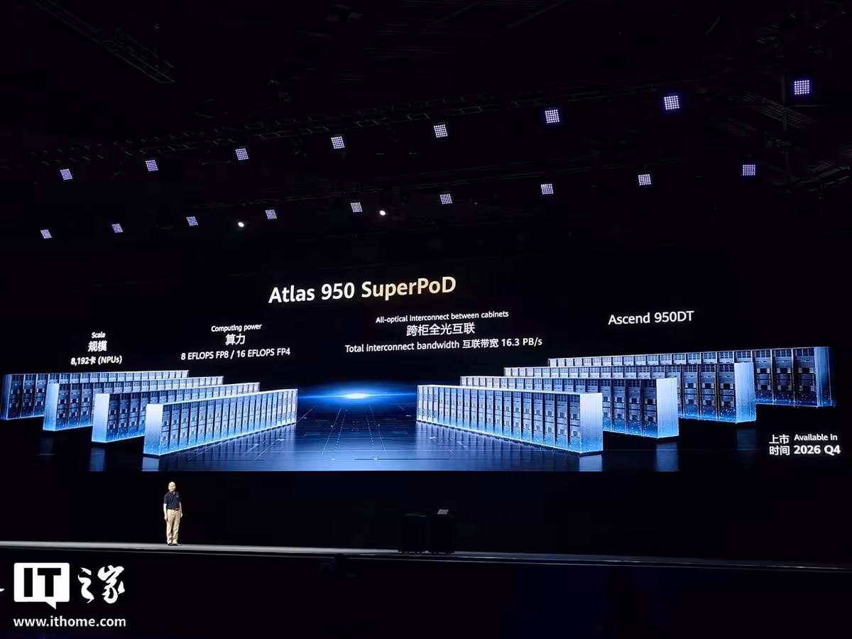 Ascend 950DT : DeepSeek commande 160 000 puces Huawei pour un datacenter géant 4 Présentation Huawei Atlas 950 SuperPoD avec baies de serveurs Ascend 950DT