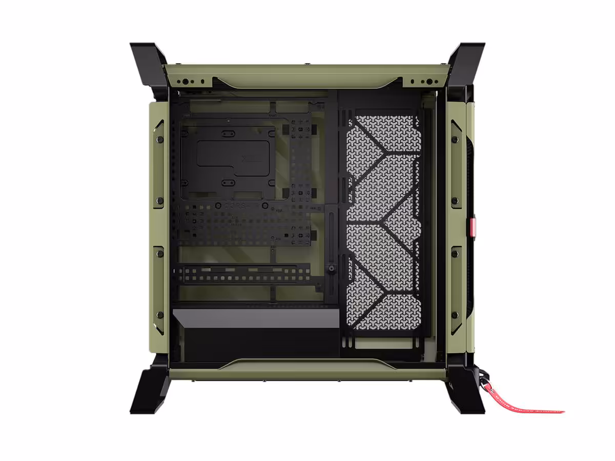 Corsair WARTHOG : le boîtier héritier du Vengeance C70 arrive avec 13 ventilateurs 3 Intérieur du boîtier Corsair WARTHOG avec emplacement carte mère, slots PCIe et façade mesh