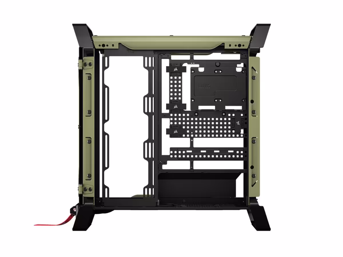 Corsair WARTHOG : le boîtier héritier du Vengeance C70 arrive avec 13 ventilateurs 4 Châssis nu du Corsair WARTHOG montrant le plateau carte mère et les emplacements d’extension