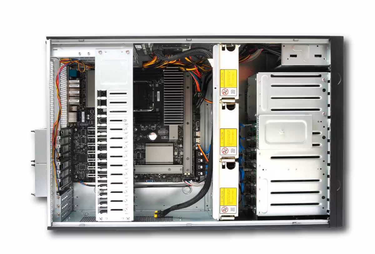 INNO3D AWS-511Z-R1 : jusqu’à quatre GPU Blackwell et 2 To de mémoire DDR5