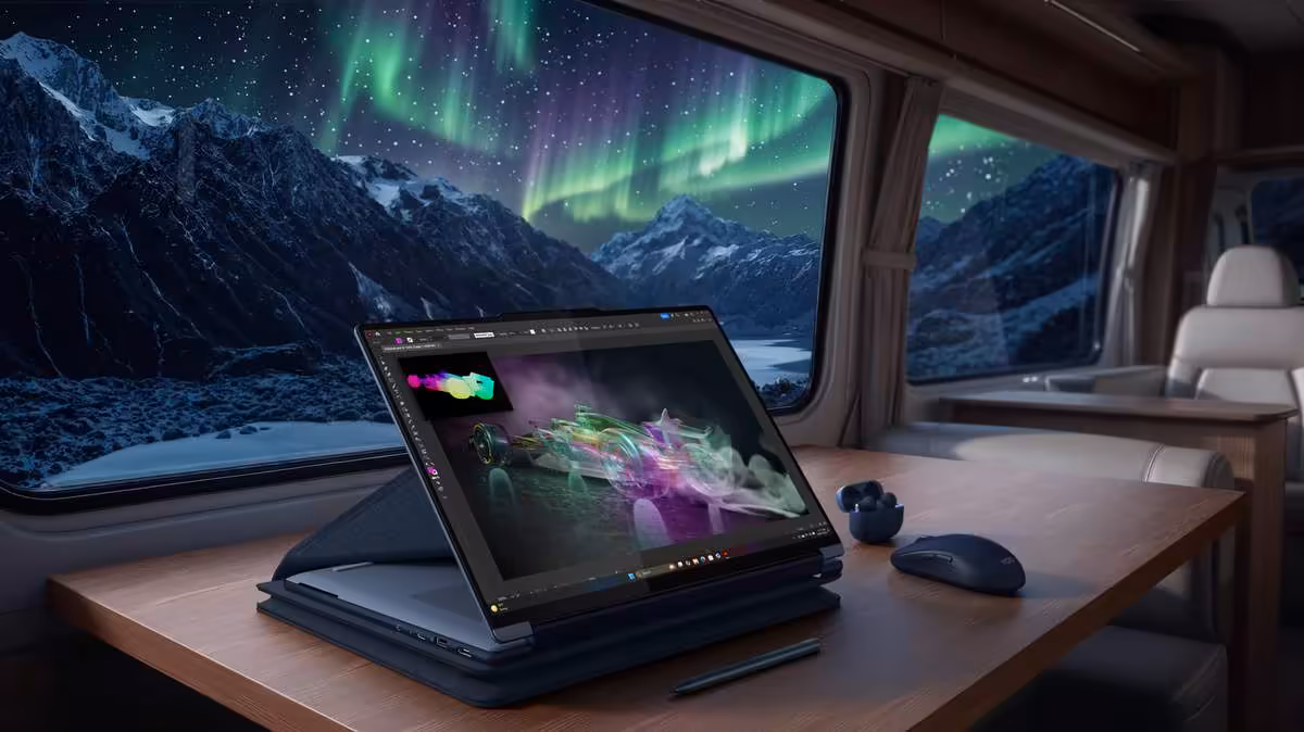 Lenovo Yoga IFA 2026 : RTX Spark, tablettes Android 17 et IA sur toute la gamme 3 Tablette Lenovo Yoga en mode tente devant paysage montagneux et aurores boréales, sur bureau.