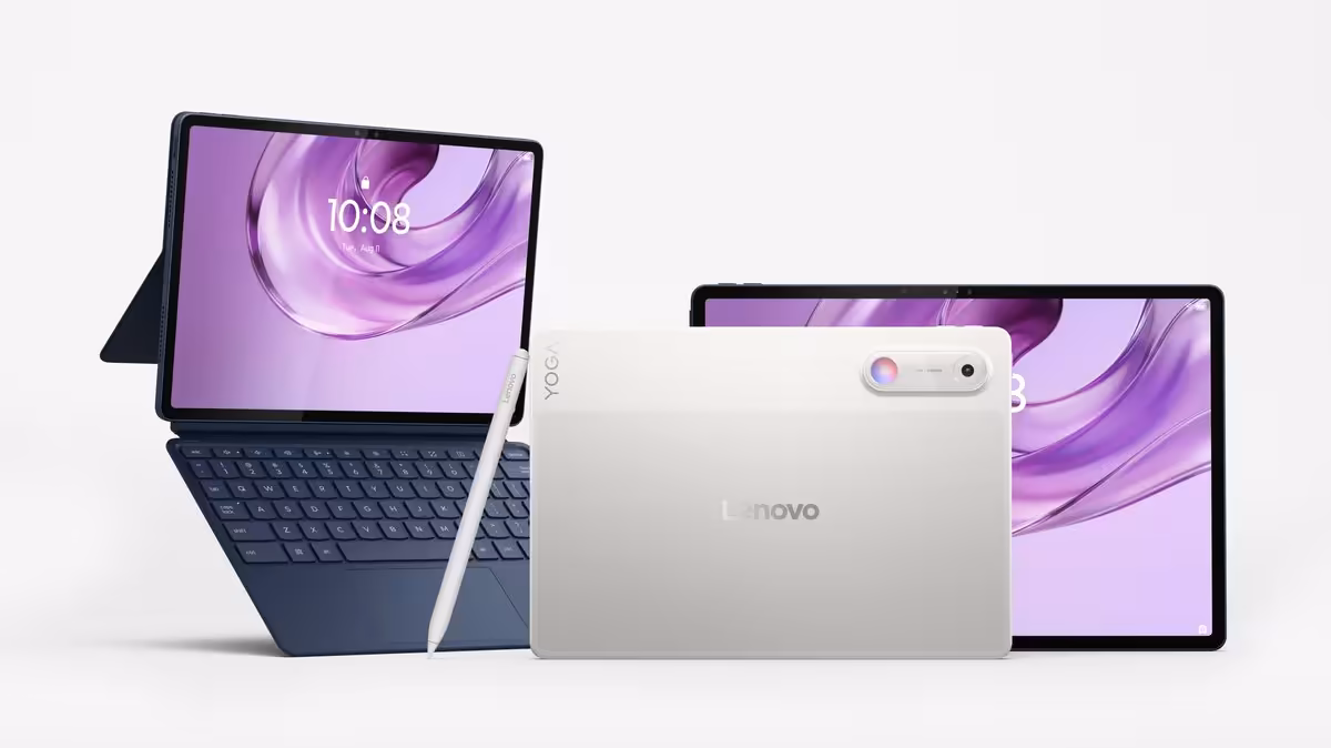 Lenovo Yoga IFA 2026 : RTX Spark, tablettes Android 17 et IA sur toute la gamme 5 Ensemble Lenovo Yoga blanc avec tablette, clavier détachable et stylet, vue avant et arrière.