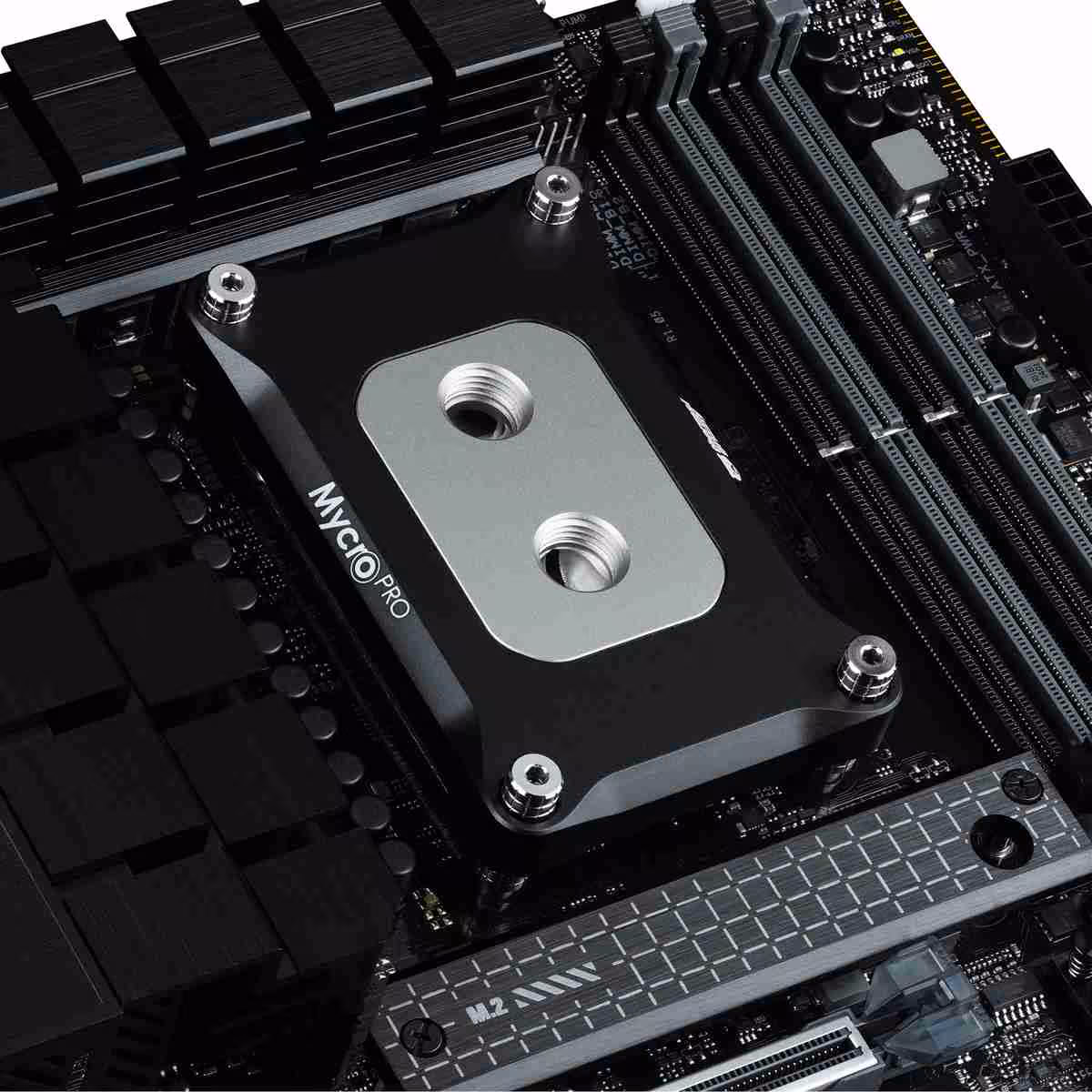 Waterblock CPU Thermal Grizzly Mycro Pro monté sur une carte mère avec emplacements mémoire DDR