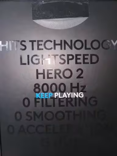 Gros plan sur l’emballage Logitech indiquant Lightspeed Hero 2, 8000 Hz et filtration zéro
