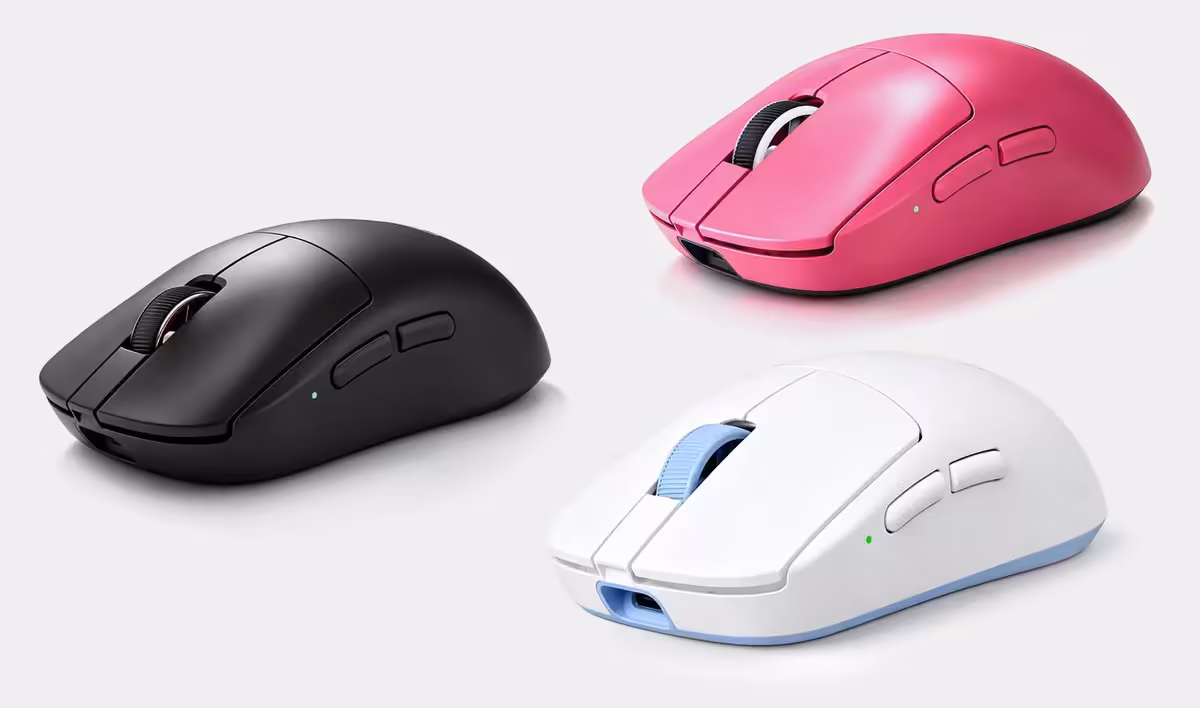 Trois souris gaming Mchose A7 V3 en noir, rose et blanc, vue produit sur fond clair.