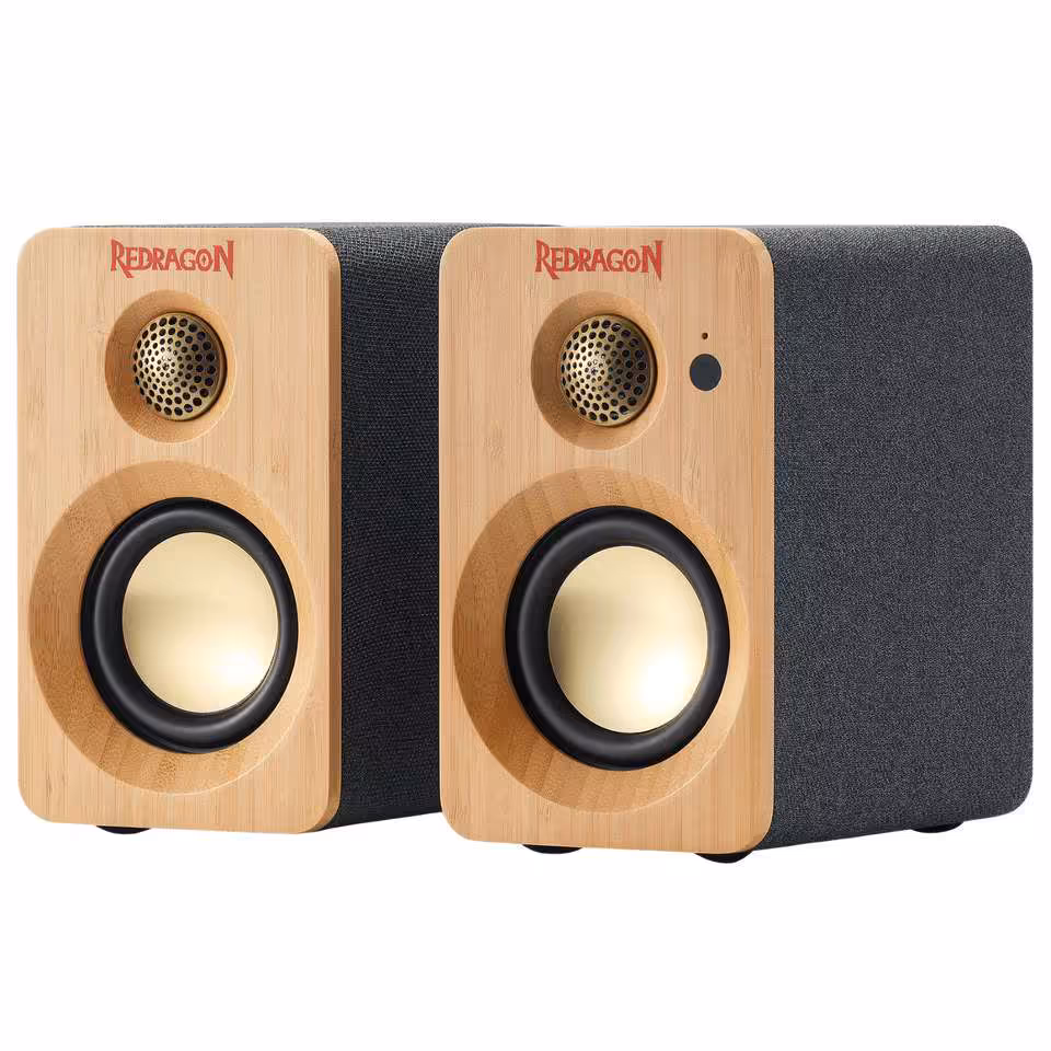 Redragon GS818 : des enceintes de bureau 60 W en bambou à moins de 80 dollars 2 Paire d’enceintes de bureau Redragon GS818 en bois clair et tissu noir, vue de face
