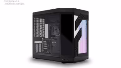 Boîtier noir HYTE Y70 avec Alphacool Apex Distro Plate Y70 RGB installée en façade