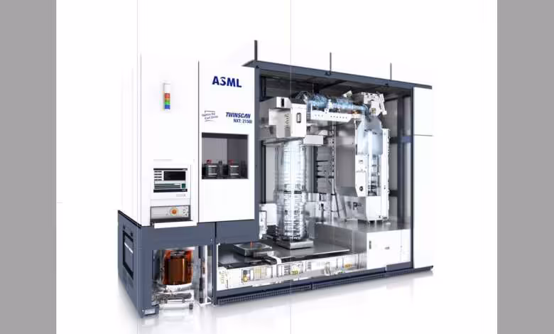 ASML Chine : CXMT et YMTC ont de quoi tenir trois ans malgré la pression américaine 1 Machine de lithographie ASML Twinscan NXE 3400C pour fabrication de puces, vue en coupe technique détaillée