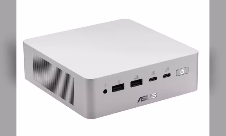 ASUS Ascent QN10 : le mini PC Snapdragon X2 Elite inaugure les 80 TOPS en format compact 1 Mini PC ASUS QN10 argenté, vue trois-quarts avec grilles d’aération latérales et ports frontaux