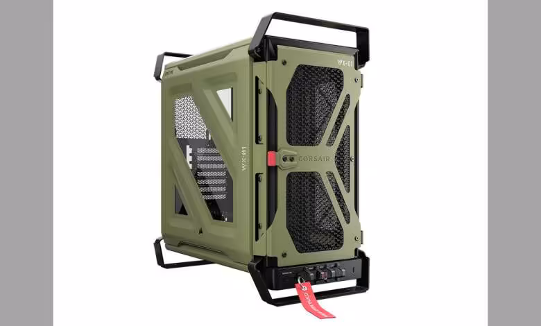 Corsair WARTHOG : le boîtier héritier du Vengeance C70 arrive avec 13 ventilateurs 1 Boîtier PC Corsair WARTHOG vert olive, vue trois-quarts avant avec poignées et façade mesh