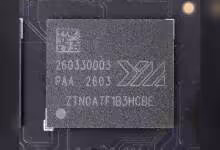 Puce mémoire CXMT marquée 260330003, PAA 260S, sur circuit imprimé noir