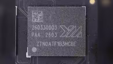 Puce mémoire CXMT marquée 260330003, PAA 260S, sur circuit imprimé noir