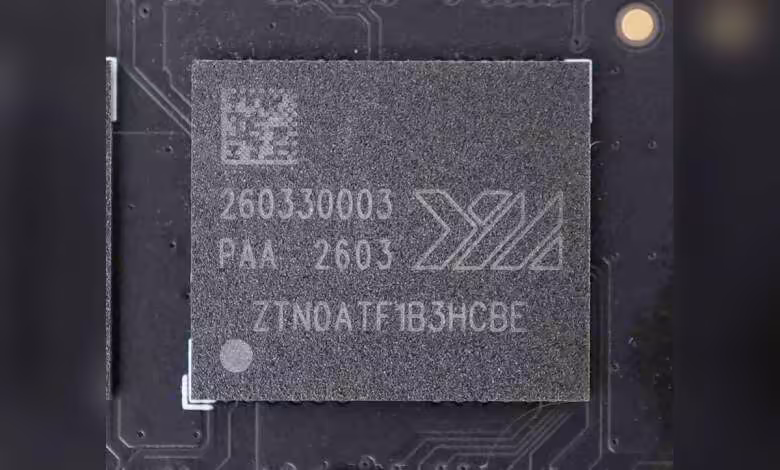CXMT prépare son arrivée sur la NAND et bouscule l'équilibre de la mémoire flash 1 Puce mémoire CXMT marquée 260330003, PAA 260S, sur circuit imprimé noir