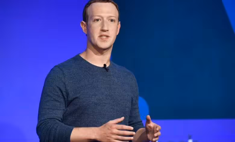 Facebook condamné au Nouveau-Mexique pour près de 43,9 millions d’infractions 1 Mark Zuckerberg sur scène devant le logo Facebook lors d’une présentation publique de Meta