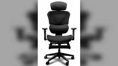 Chaise ergonomique GXTrust Rivara noire, vue de face, appuie-tête et accoudoirs réglables