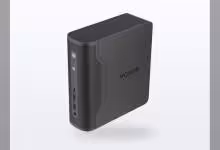 Mini PC Honor compact au design gris foncé, logo HONOR visible, façade perforée et ports USB