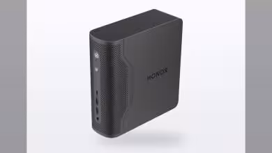 Mini PC Honor compact au design gris foncé, logo HONOR visible, façade perforée et ports USB