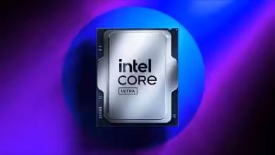 Processeur Intel Core Ultra affiché sur fond bleu et violet, design métallique carré avec logo Intel Core