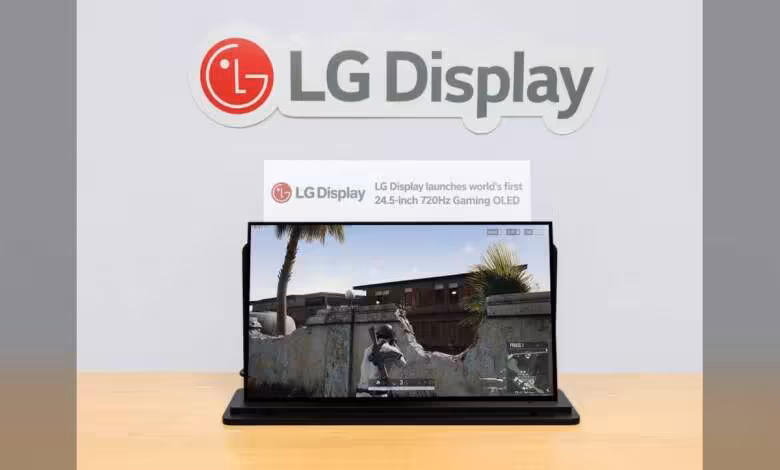 OLED 720 Hz : LG Display lance une dalle 24,5 pouces FHD dédiée à l’esport 1 Écran gaming OLED LG Display 24,5 pouces affichant un jeu, présenté devant le logo de la marque