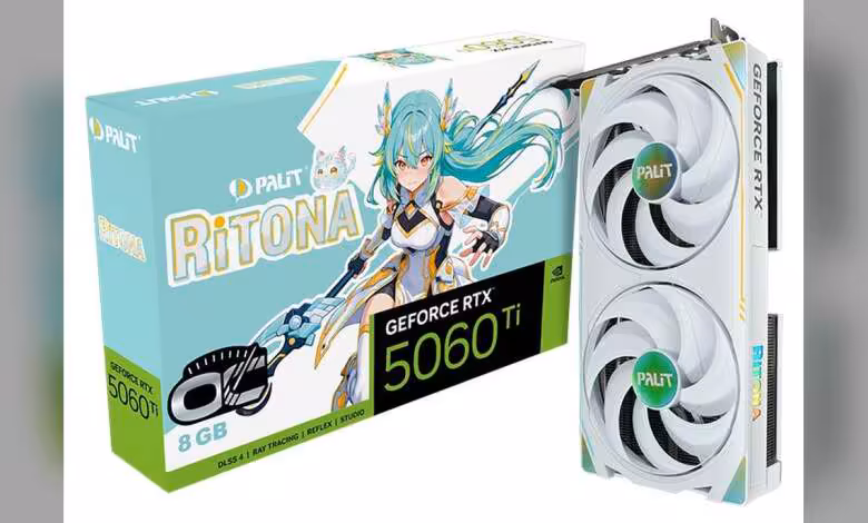 RTX 5060 Ti RiTONA OC : PALIT décline sa carte 8 Go en édition anime blanche ARGB 1 Packaging PALIT RiTONA GeForce RTX 5060 Ti 8GB et carte graphique blanche double ventilateur.