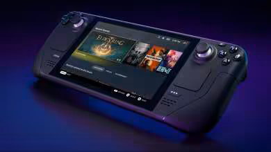 Console portable Valve Steam Deck OLED noire affichant l’interface Steam, avec sticks analogiques et boutons latéraux visible