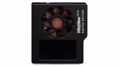 Vue frontale du Thermal Grizzly WireView Pro II Noctua Edition avec ventilateur Noctua et écran
