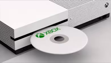 Console Microsoft Xbox One S blanche avec lecteur Blu-ray et disque physique Xbox