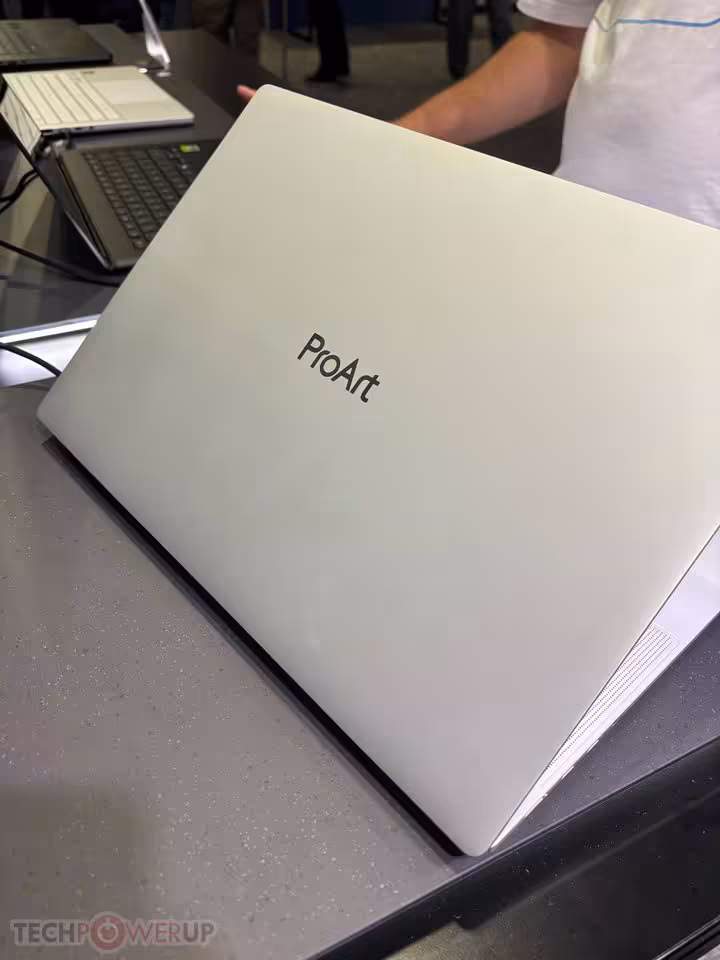 RTX Spark : ASUS expose à l’IFA 2026 des mini PC et ProArt jusqu’à 128 Go 11 Laptop ASUS ProArt fermé avec logo ProArt sur capot argenté
