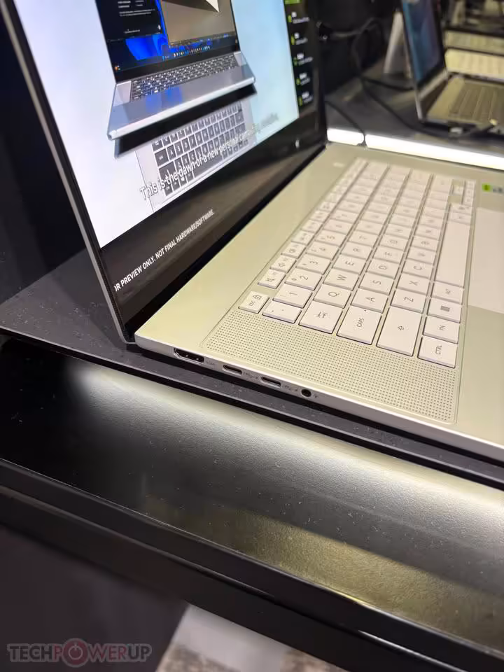 RTX Spark : ASUS expose à l’IFA 2026 des mini PC et ProArt jusqu’à 128 Go 13 Laptop ASUS ProArt blanc en vue latérale avec ports USB, audio et grille de ventilation