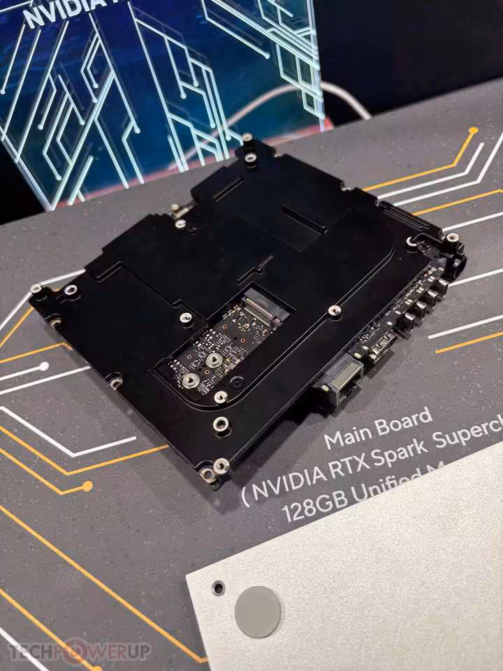 RTX Spark : ASUS expose à l’IFA 2026 des mini PC et ProArt jusqu’à 128 Go 4 Module noir de la RTX Spark Superchip ASUS avec connecteurs visibles