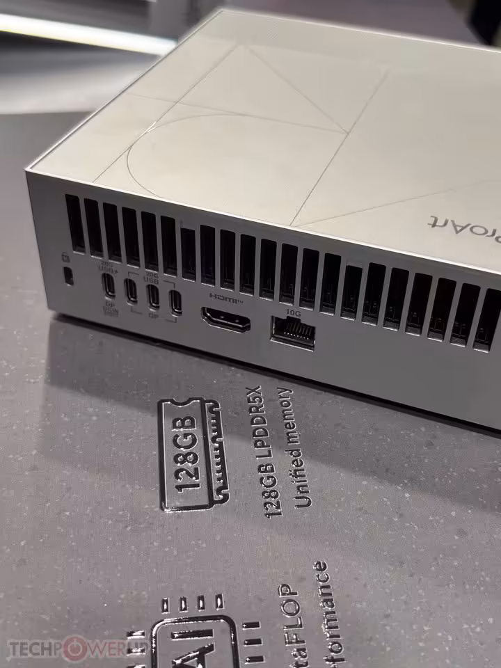 RTX Spark : ASUS expose à l’IFA 2026 des mini PC et ProArt jusqu’à 128 Go 6 Mini PC ASUS ProArt en aluminium argenté avec grilles latérales et ports arrière